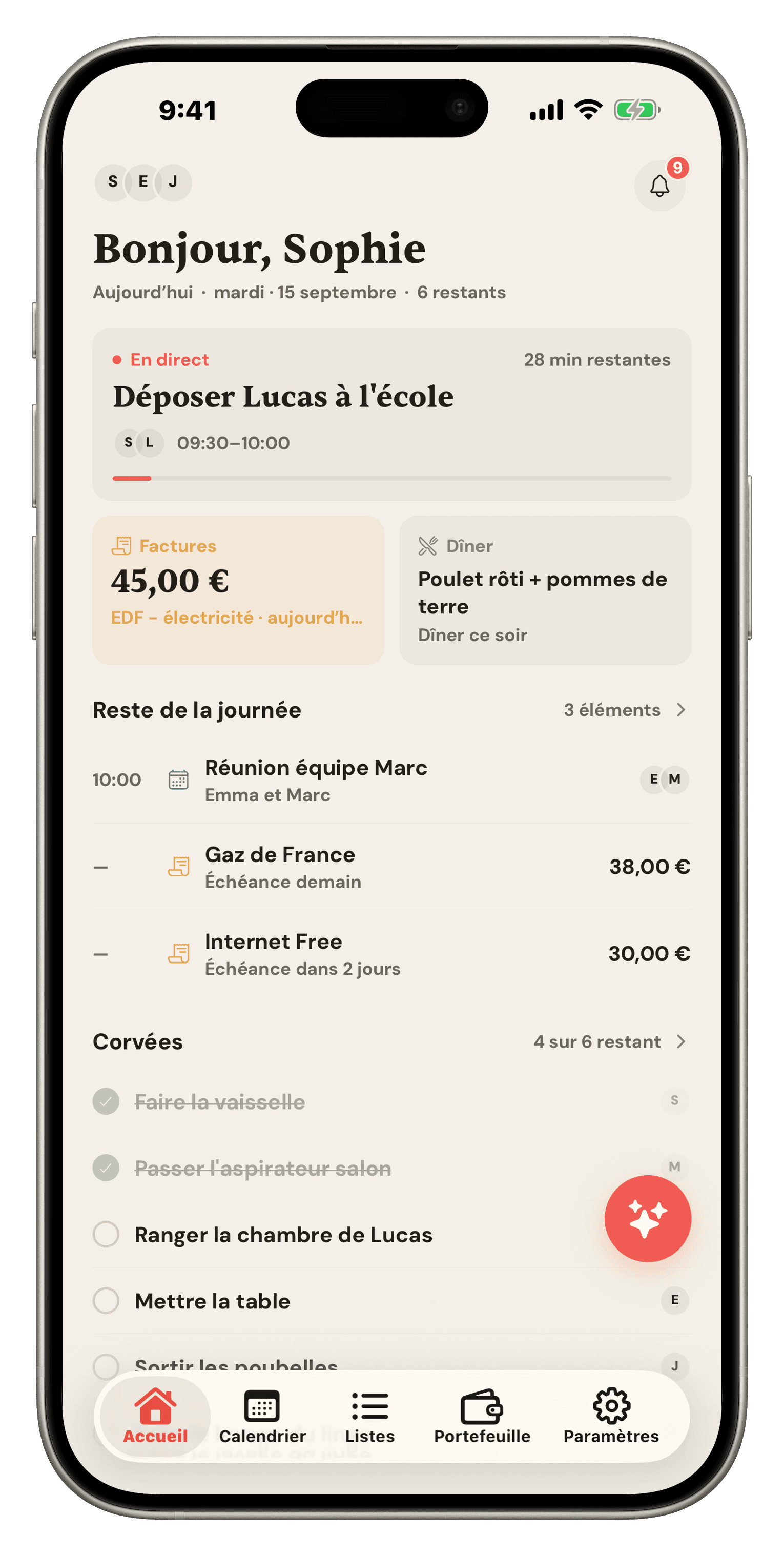 L’écran d’accueil Famio : un événement de trajet scolaire en direct, les factures à payer, le dîner de ce soir et les corvées d’aujourd’hui
